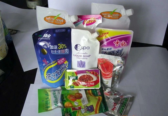 Doypackのジッパーの高い粘着性の垂直液体の充填機Premadeは立つ